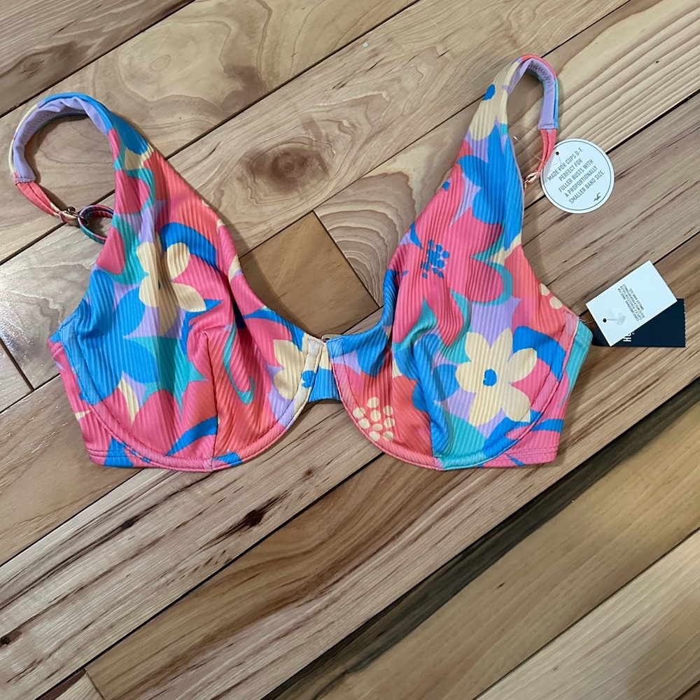 Colorful Floral Bikini Top Size Small Curvy
